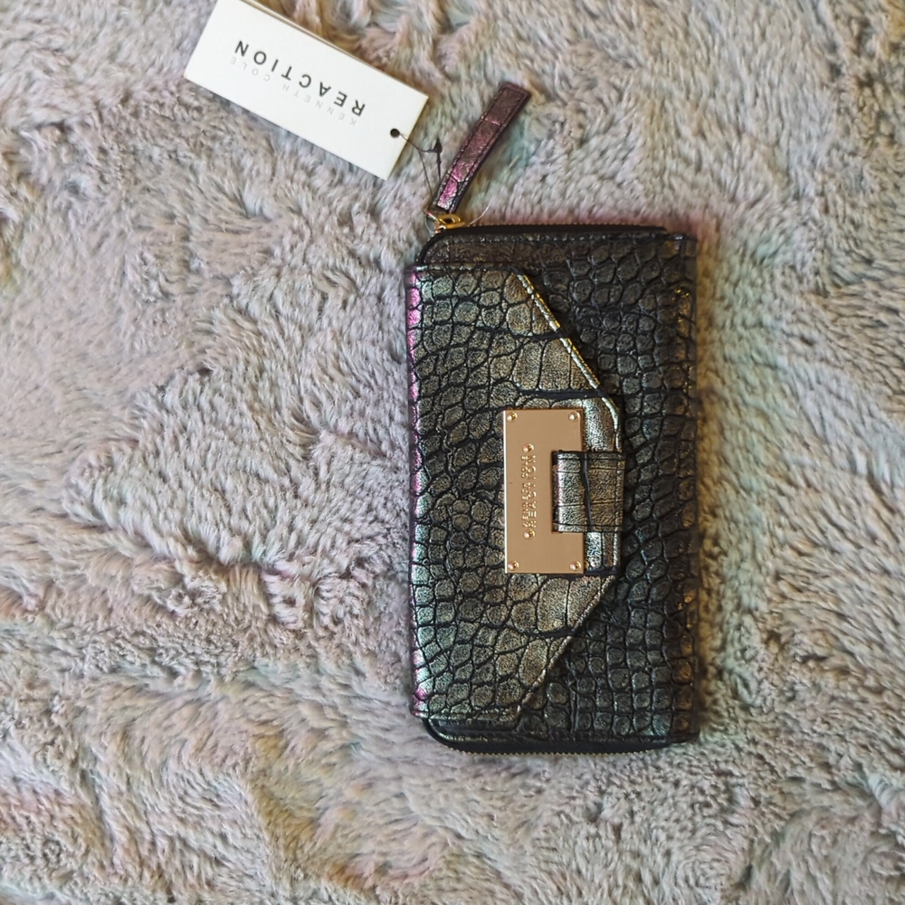 Kenneth Cole Reaction device wallet flap clutch